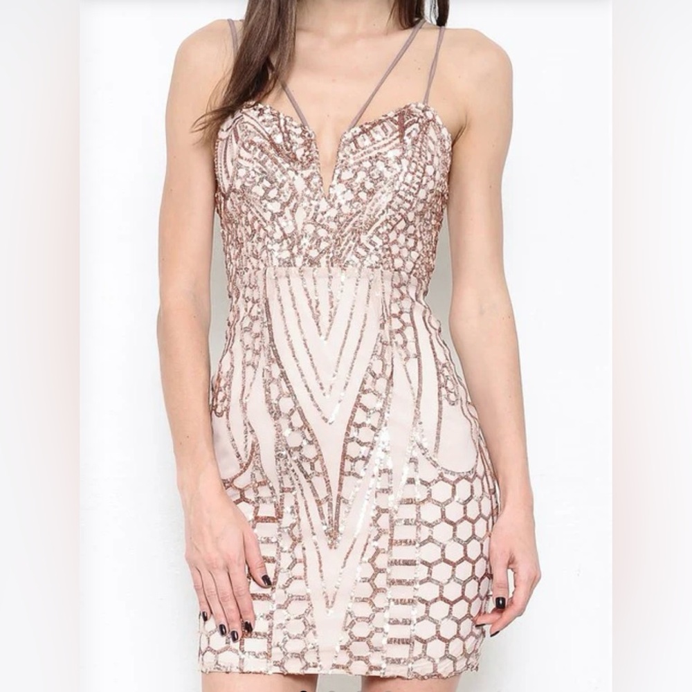 ROSE GOLD SEQUIN MINI DRESS, SWEETHEART NECKLINE, ADJUSTABLE STRAPS SIZE S